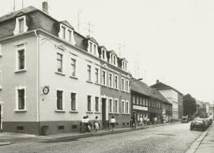 Bischofswerda, Dresdner Straße 34-22. Wohnhäuser (19. Jh.), z. T. mit Läden und "Wirtshaus zum Bürgergarten" (Nr. 30)