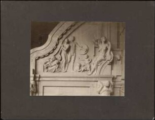 Stadttheater, Freiburg: Linkes Giebelfeld an der Hauptfassade