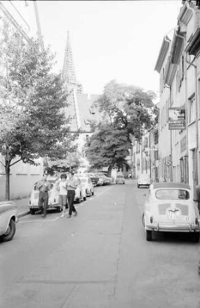 Freiburg: Turmstraße gegen Rathaus mit Münsterturm