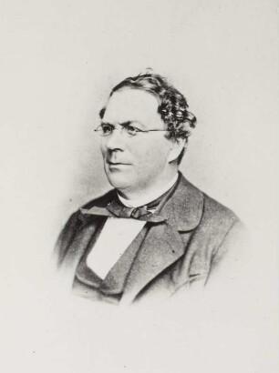 Porträt Eduard Winger (1812-1886; Schauspieler). Albuminabzug auf Karton (Carte-de-visite mit Atelieraufdruck verso)