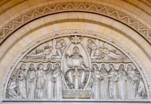 Frankreich. Basse Normandie. Calvados. Lisieux. Basilique Sainte Therese. Portal. Tympanon. Skulpturarbeit von Robert Coin