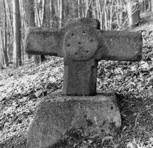Steinkreuz (''Spinnmädchenstein''); Brombachtal, Taubenberg
