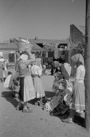 Reisefotos Rumänien. Straßenbild mit Händlerinnen