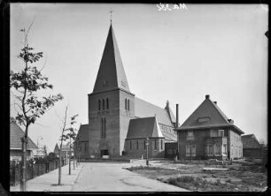 Niederlande, Hilversum. Blick von Westen auf die Heilig Hartkerk