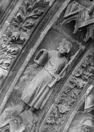 Nördliches Westportal — Nördliche Archivolten — 4. Zone, 2. Archivolte: Gefangennahme Christi, Soldat mit Lanze