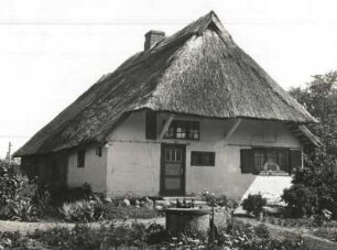Wustrow, Fischerhaus mit Reetdach