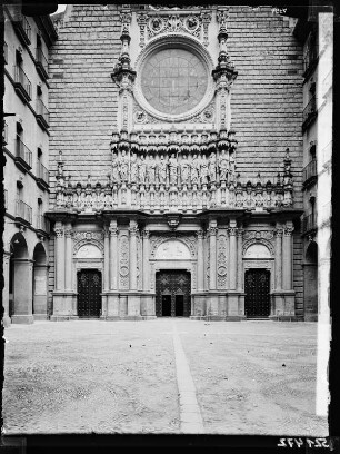 Montserrat: Portal der Klosterkirche