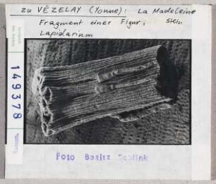 Vézelay, Basilika Sainte Madeleine: Fragment einer Figur, Lapidarium