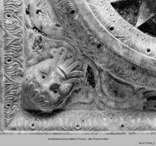 Altar : Reliefplatte eines ehemaligen Taufbeckens