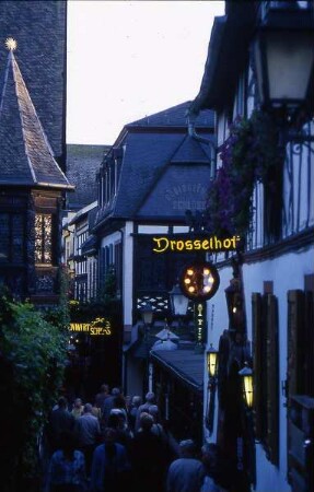 Rüdesheim am Rhein - Drosselgasse am Abend : Aufgenommen im Weinort Rüdesheim am Rhein, ca. 2001