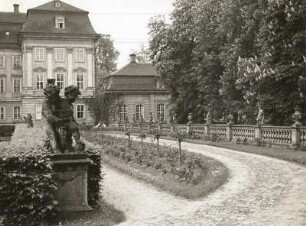 Schloss Joachimstein : Blick vom Ehrenhof auf Schloss und Gartenhaus