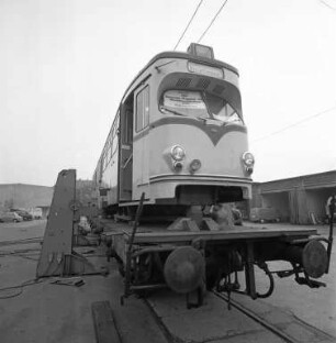 Sechs-Achser-Straßenbahnwagen aus Berlin-Borsigwalde für die Karlsruher Straßenbahn.