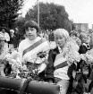 Schützen- und Volksfest: Veranstalter Heimatring und Ahrensburger Schützengilde: Umzug: Königspaar der Schulkinder, Nikolaus Möbius und Ulrike Gille, in einer Kutsche, 24. August 1975