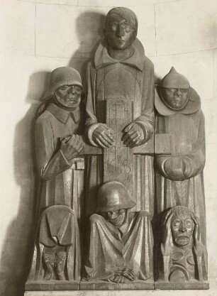 Mageburger Ehrenmal (für die Gefallenen des 1. Weltkrieges) : Mageburger Ehrenmal (für die Gefallenen des 1. Weltkrieges). Eiche, geschnitzt; Höhe 2,55 m (1929; E. Barlach). Magdeburg, Dom St. Mauritius und St. Katharina