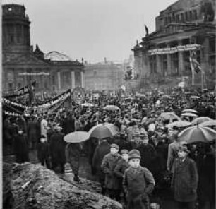 Kundgebung des 2. Deutschen Volkskongresses auf dem Gendarmenmarkt