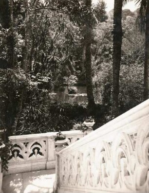 Portugal. Quinta de Monserrate bei Cintra nordwestlich von Lissabon. Park. Marmortreppe im modernen maurischen Stil