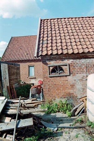 Schuppen aus Backstein: Traufseite: hinten links Haus: 8. August 1994