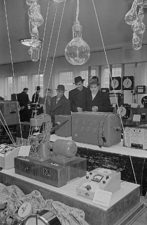 Ausstellungshalle der Sowjetunion, Präsentation von Mess- und Prüfgeräten