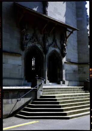 Zug: Portal der gotischen Oswaldkirche