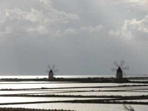 Salinen bei Trapani, Salzgewinnung aus dem Meer mit Hilfe von Windmühlen