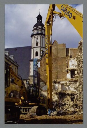 Bauplatz an der Thomaskirche in Leipzig mit Bagger