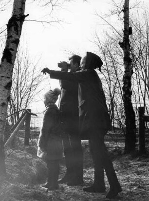Model-Familie Keller bei einem Herbstausflug in die Natur. Ausdruck gesunder Lebensweise. Werbefotografie für die Techniker Krankenkasse (TK)