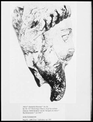 Dreileibiger Dämon, Kopf des rechten Dämons, Giebelskulptur von der Akropolis in Athen