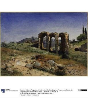 Pergamon. Amphitheater / Der Burgberg von Pergamon zu Beginn der Ausgrabungen: Landschaft mit drei Bögen des Amphitheatera
