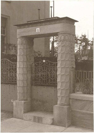 Billing, Hermann; Karlsruhe, Nördl. Hildapromenade 3/ Maximiliansstraße; Villa von Schwedler (Villa Billing) - Tor (Ansicht)