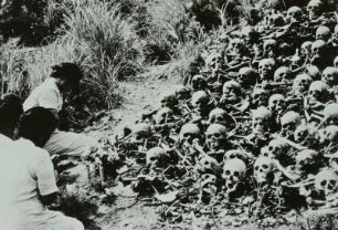 Hiroshima. Exhumierung von 252 Opfern des Atombombenabwurfes