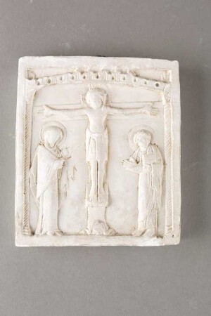 Christus am Kreuz Relief vom Kleinen Evangeliar