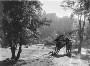 Rochsburg, Muldenbrücke : Rochsburg. Blick gegen Muldenbrücke "Schwankender Steg" und Schloss