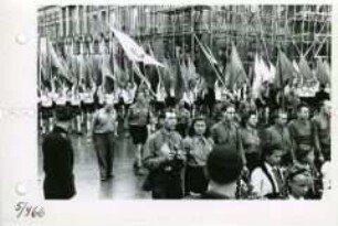 Demonstration zum Deutschlandtreffen der FDJ am Pfingstsonntag