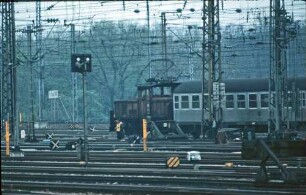 Stuttgart Hbf. Wartegruppe Mitte Lok 163 001
