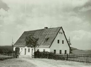 Mückenberg (Komari Hurka, Tschechien) bei Obergraupen (Horni Krupka), Huthaus unter dem Berggipfel