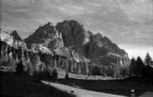 3 Croce Pass [Passo Tre Croci]: Straße mit Monte Cristallo
