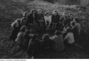 "Jugendleben". Dresden, Jugendgruppe Hechtviertel, Wanderung, 1946/47