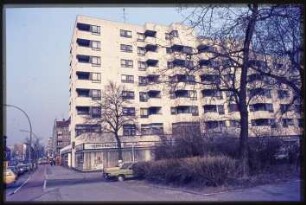 Eckgebäude an der Wilhelmsaue/Uhlandstraße