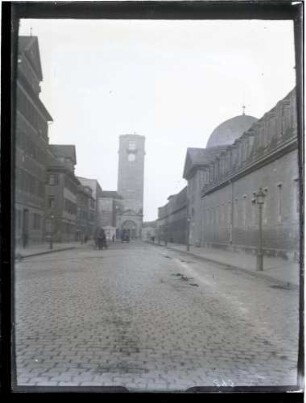 Untere Königstraße mit Blick zum Hauptbahnhof und Königstor (1922 abgebrochen), Marstall (rechts im Bild)
