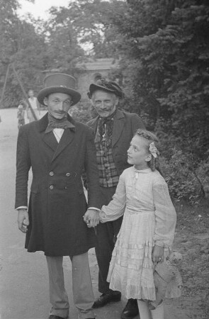Szenenbilder aus der Posse "Der Stralauer Fischzug" von Achim von Arnim auf der Freilichttribüne Rehberge in Berlin