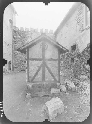 Ranis. Burg (Erwähnung 1199, 13./14. Jh.). Hofansicht
