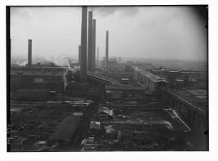 Industrie-Kraftwerk. Blick auf die Werkanlagen von einem erhöhten Standpunkt : Lauta (Niederlausitz). Industrie-Kraftwerk. Blick auf die Werkanlagen von einem erhöhten Standpunkt