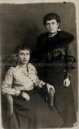 Gertrud Rosenthal mit einer Freundin
