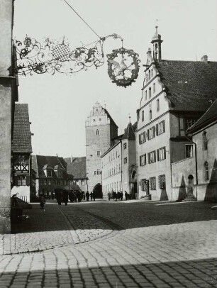 Dinkelsbühl, Dr.-Martin-Luther-Straße, Blick zum Rothenburger Tor