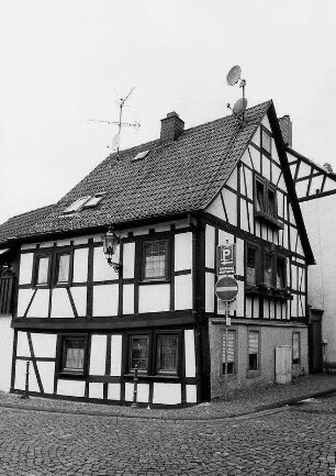 Wohnhaus, Fachwerk; Gelnhausen, Burgstraße 3