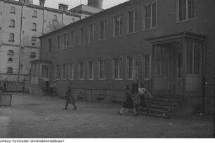 Dresden, Niedersedlitz. Kulturräume, April 1951