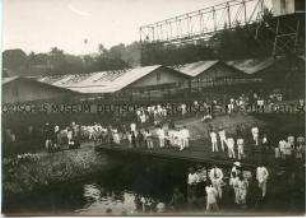 Lagerhallen am Bahnhof oder Hafen von Tsingtau