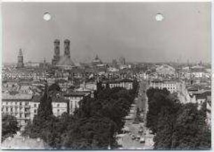 München, Maximilianstraße und Denkmal für Maximilian II. König von Bayern