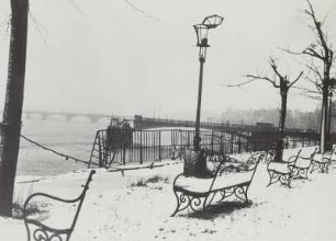 Brühlsche Terrasse : Dresden, Brühlsche Terrasse nach Nordwesten nach der Bombardierung vom 13./14. Februar 1945