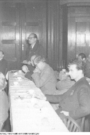 Dresden. Dr. Johannes Dieckmann Liberaldemokratische Partei Deutschlands (LDPD) 1893-1969, Präsident der Volkskammer vor der Intelligenz Dresdens anlässlich des 13. Februars, 1956